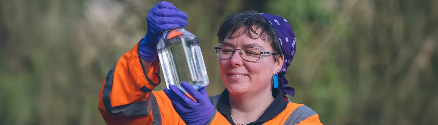 Wessex Searches Employees looking at searches on a computer and talking and smiling