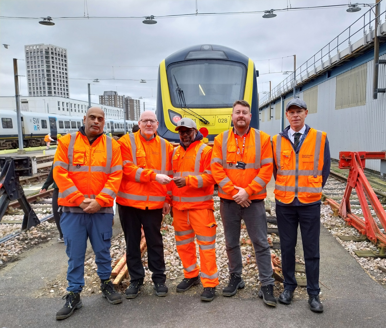 Person, Worker, Shoe, Tie, Adult, Male, Man, Glasses, Hat, Train