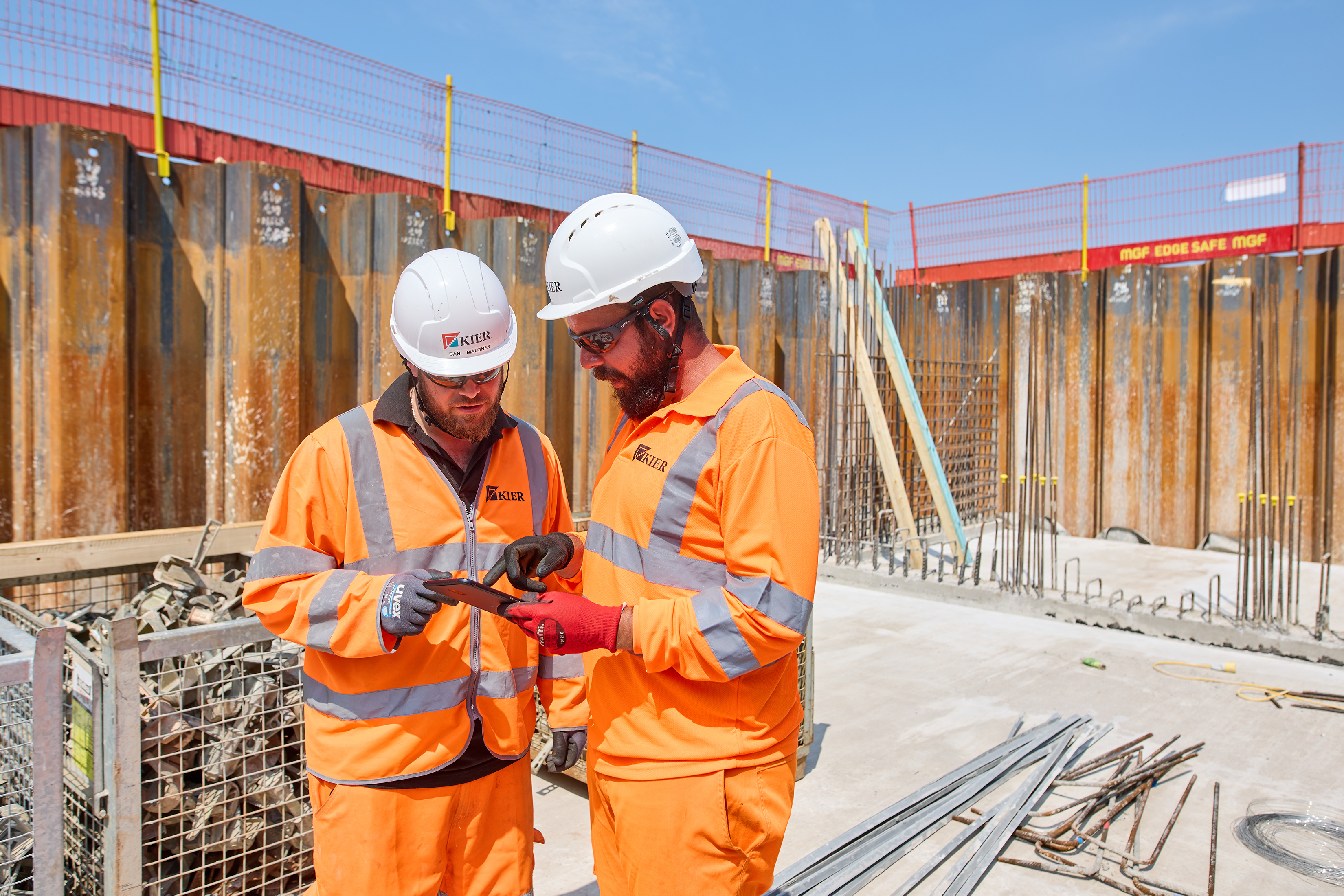 Person, Worker, Glove, Hardhat, Helmet, Adult, Male, Man, Glasses, Face