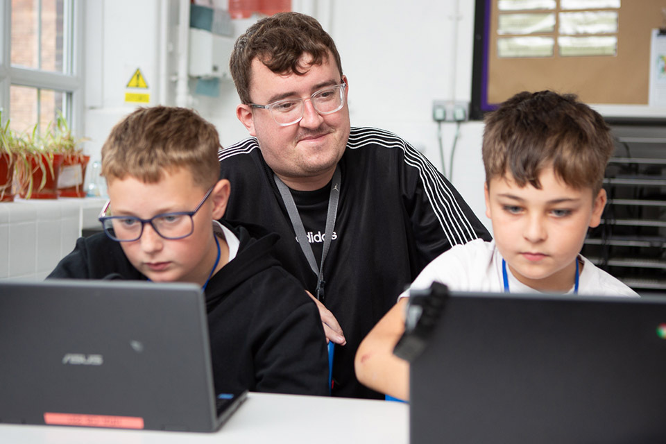 Laptop, Pc, People, Person, Adult, Male, Man, Boy, Child, Face