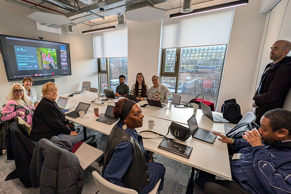 Adult, Female, Person, Woman, People, Male, Man, Laptop, Monitor, Face