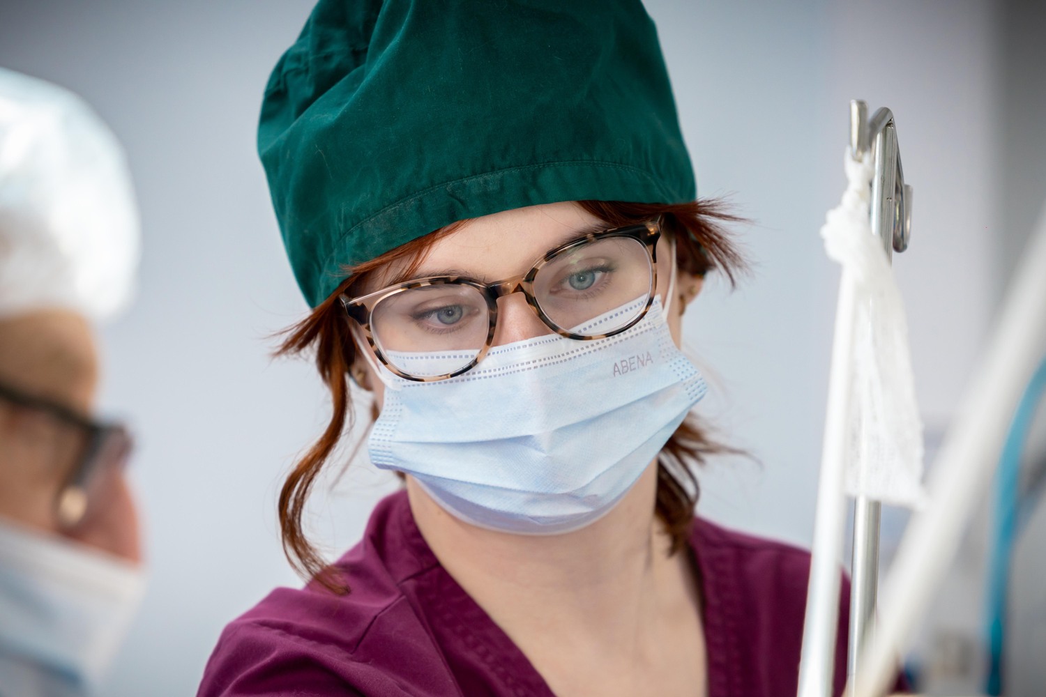 Doctor, Person, Surgeon, Adult, Female, Woman, Glasses, Male, Man, Face