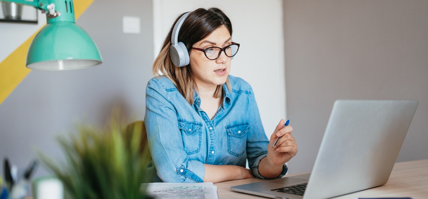 Person, Sitting, Pc, Electronics, Computer, Laptop, Lamp, Finger, Couch, Screen