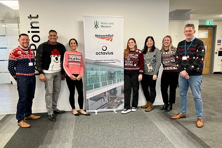 Groupshot, Person, Shoe, Adult, Male, Man, Female, Woman, Pants, High Heel