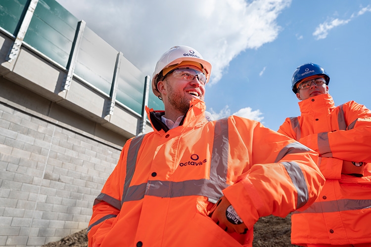 Person, Worker, Helmet, Adult, Male, Man, Clothing, Hardhat, Glove, Glasses