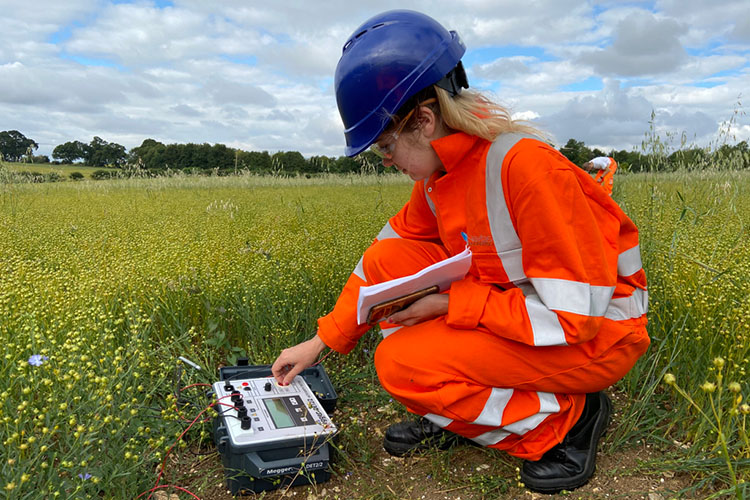 Person, Worker, Adult, Male, Man, Clothing, Hardhat, Helmet