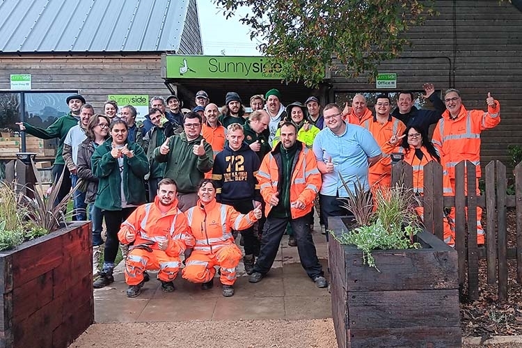 Person, Worker, People, Shoe, Hat, Groupshot, Adult, Male, Man, Handbag