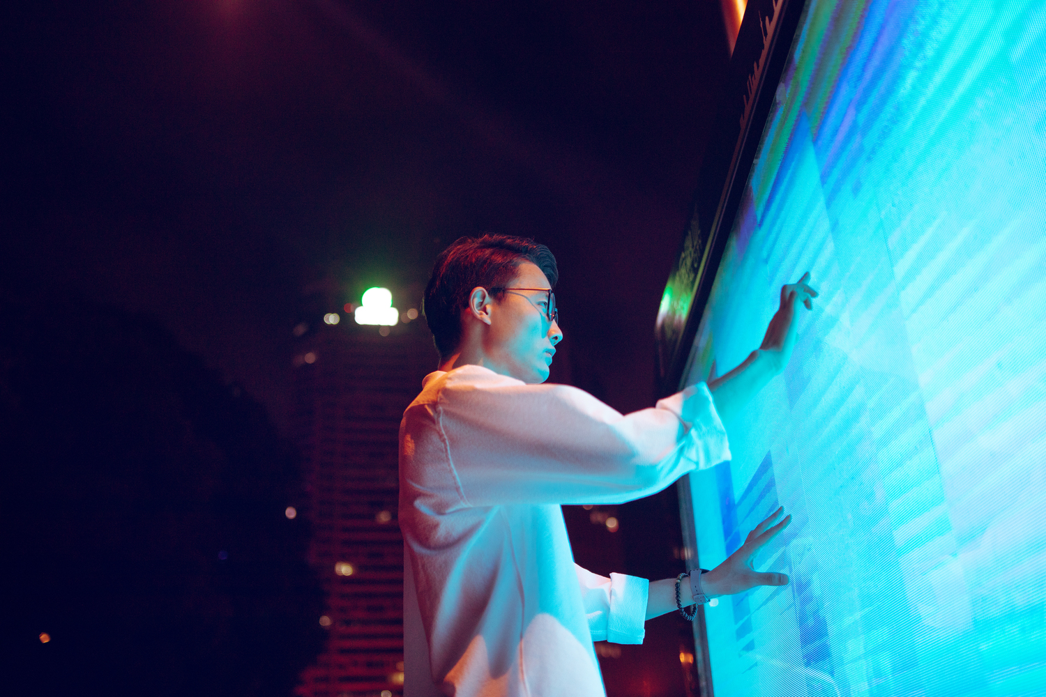 Urban, Lighting, Person, Light, Finger, Glasses, Face, Head, Solo Performance, Formal Wear