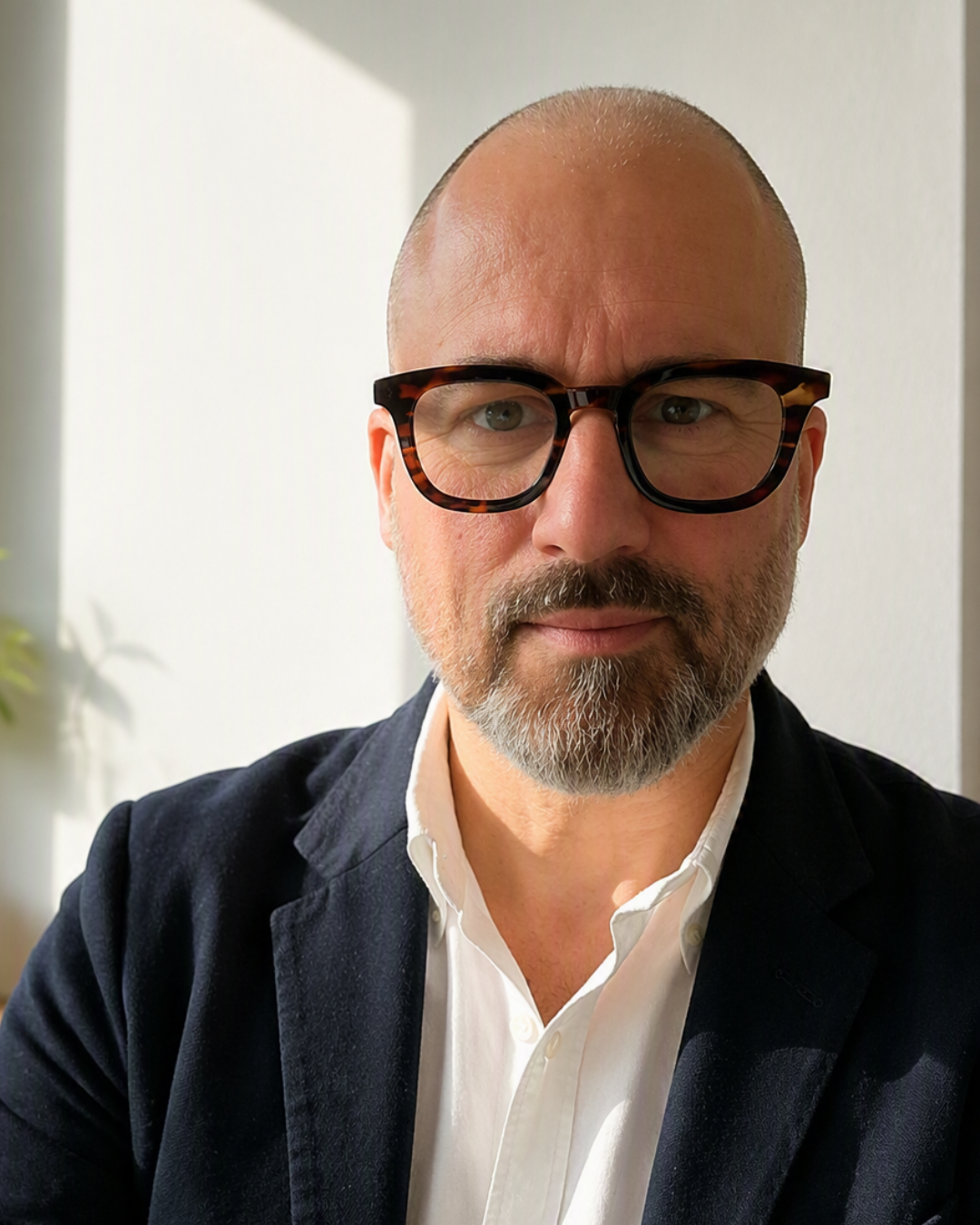Head, Person, Face, Beard, Glasses, Adult, Male, Man, Portrait, Coat
