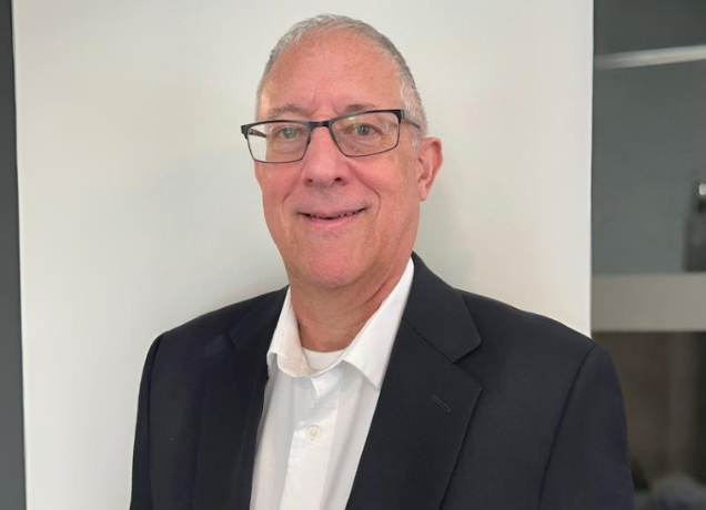 Blazer, Coat, Jacket, Person, Photography, Portrait, Formal Wear, Suit, Glasses, Man