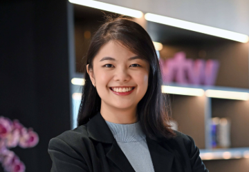 Face, Happy, Head, Person, Smile, Dimples, Adult, Female, Woman, Executive
