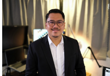 Blazer, Coat, Jacket, Computer Hardware, Monitor, Screen, Glasses, Photography, Portrait, Executive