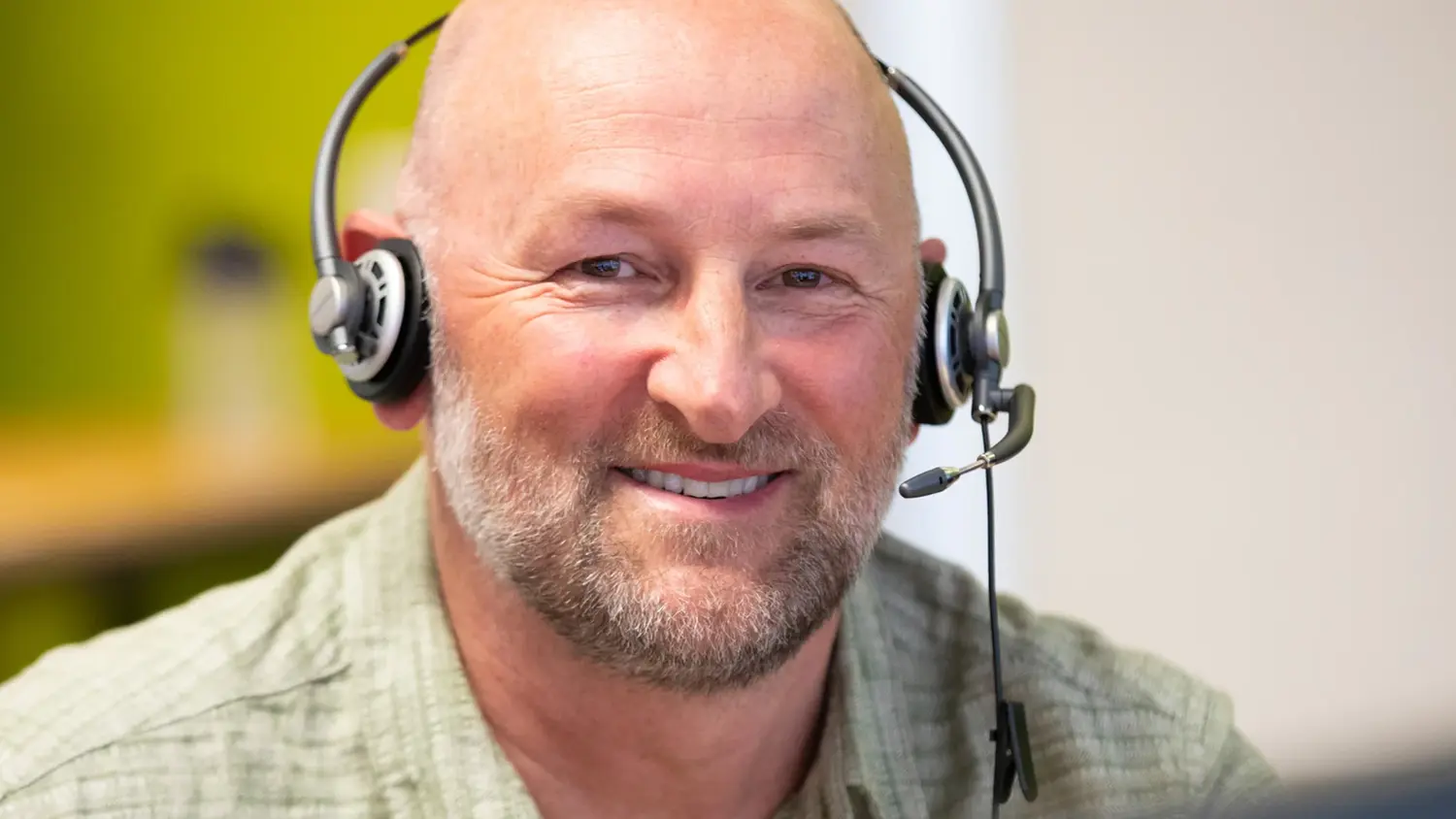 Head, Person, Face, Happy, Smile, Electronics, Headphones, Adult, Male, Man