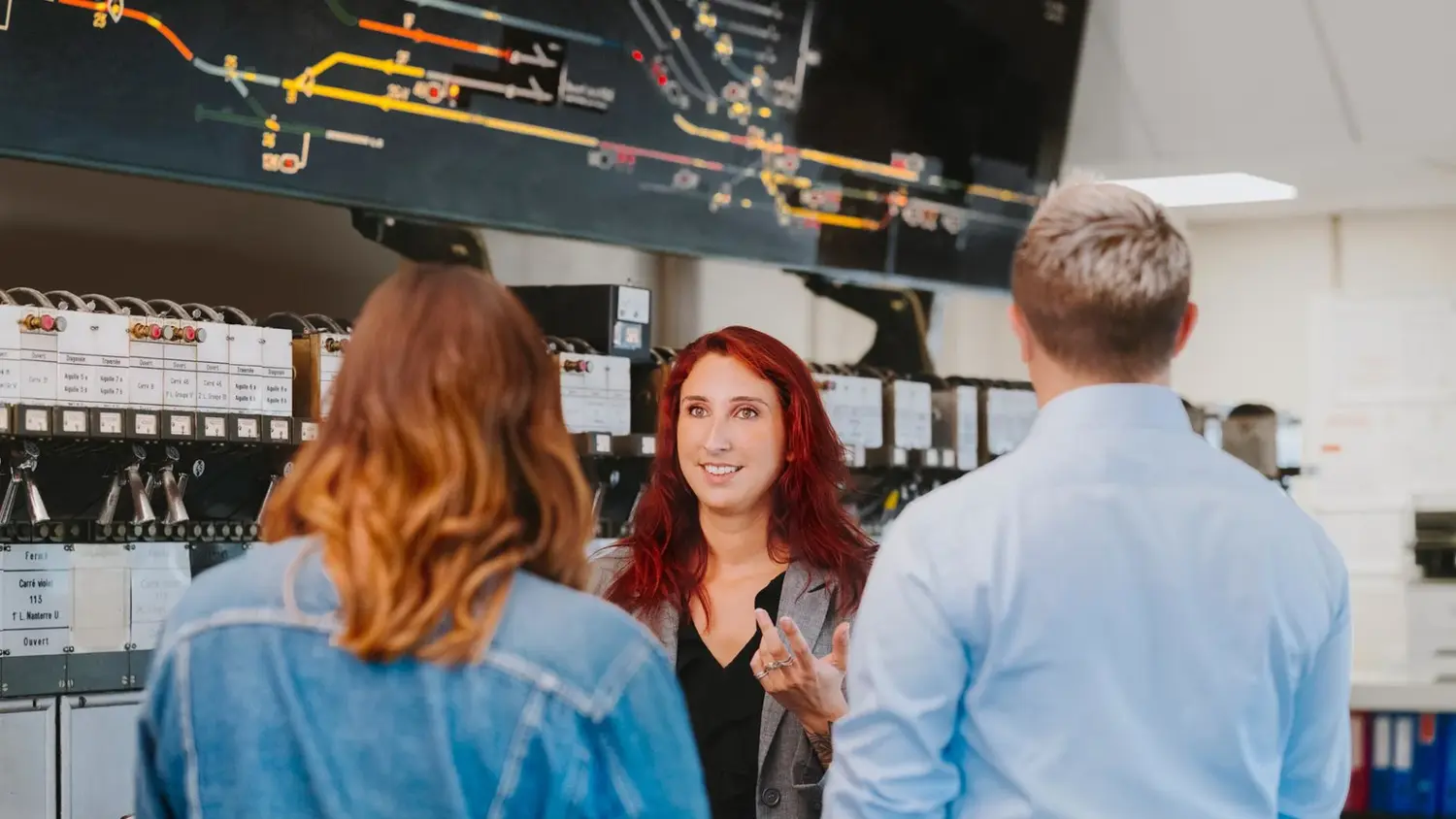 Face, Head, Person, Smile, Adult, Female, Woman, Male, Man, Conversation